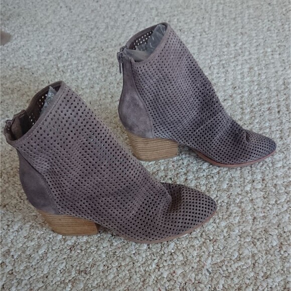 Jeffrey Campbell Jenelle Perfed taupe suede Boot size 6.5 - Picture 4 of 9